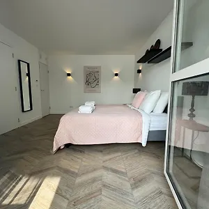 Homes By The C Appartement Zandvoort